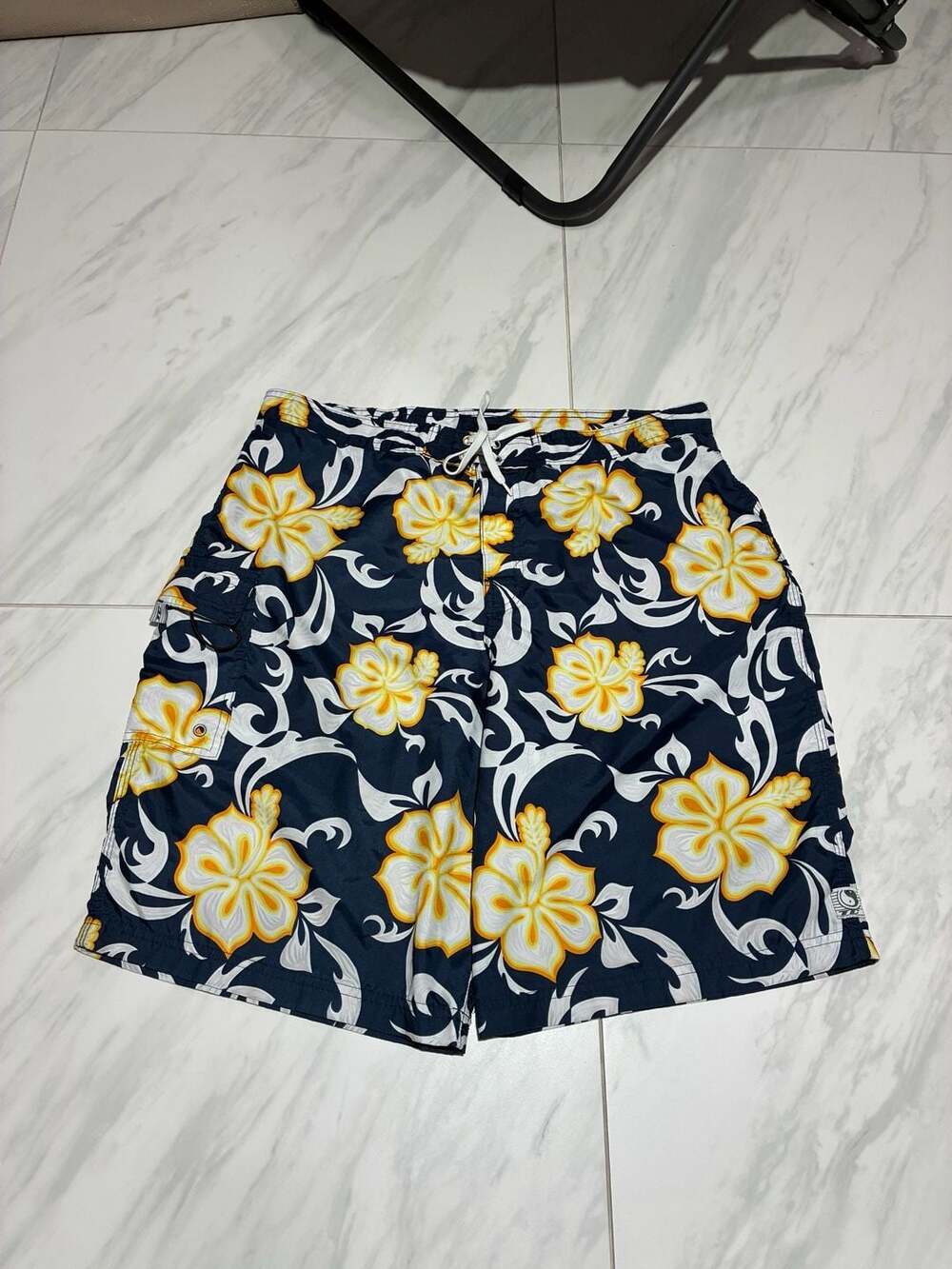 T&C Surf Designs Men's Navy Floral Hibiscus Print Board Shorts Size 36